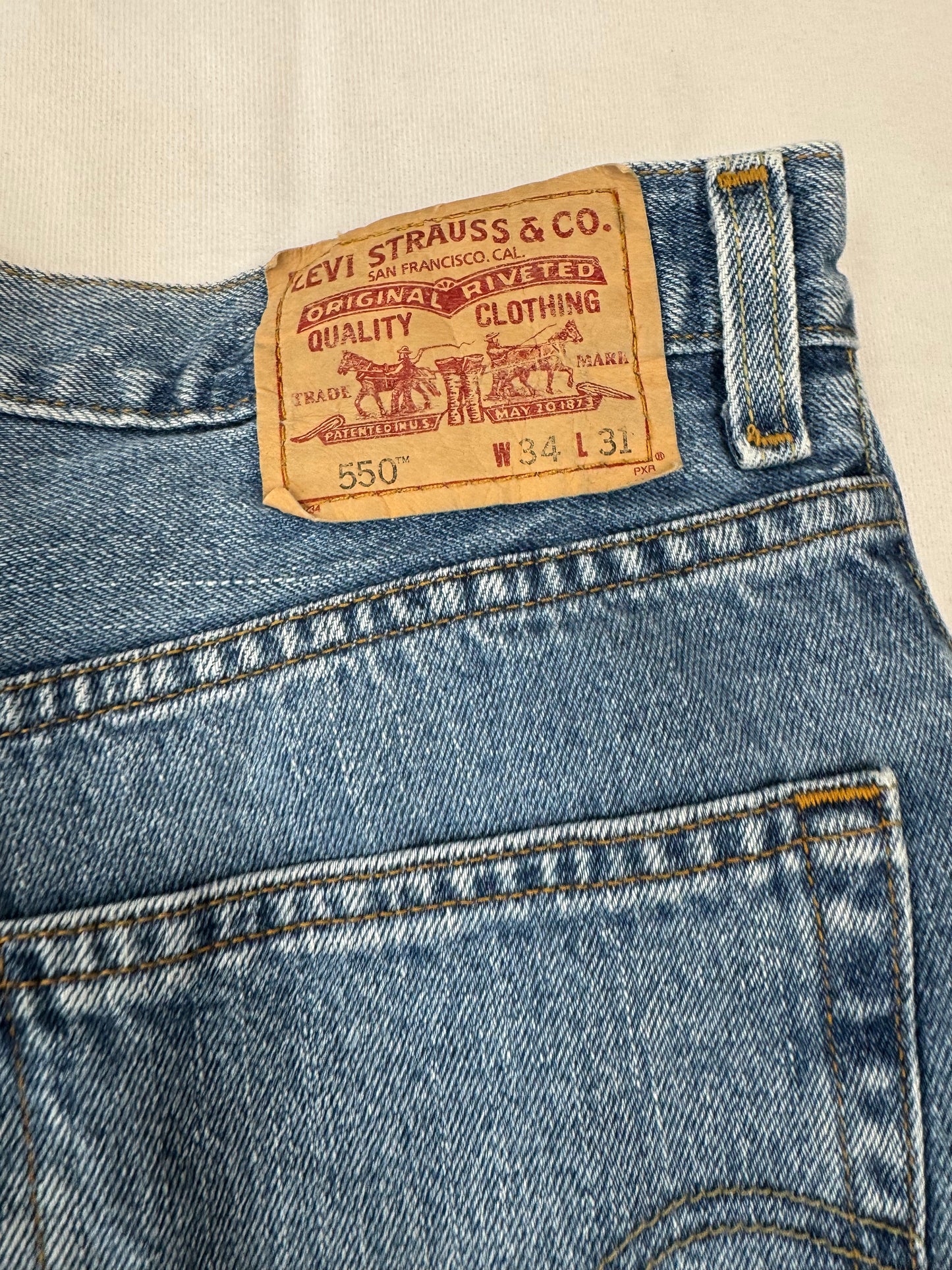 Vintage Levis 550 Denim Light Wash Relaxed Fit Red Tab(34 x 31)