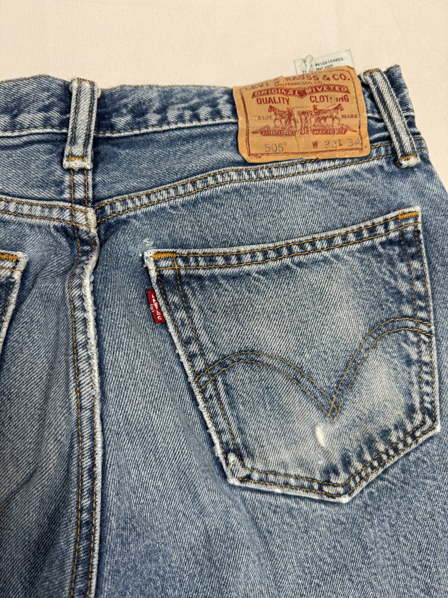 Vintage Levis 505 Denim Light Wash Distressed Straight Fit Red Tab(32 x 34)