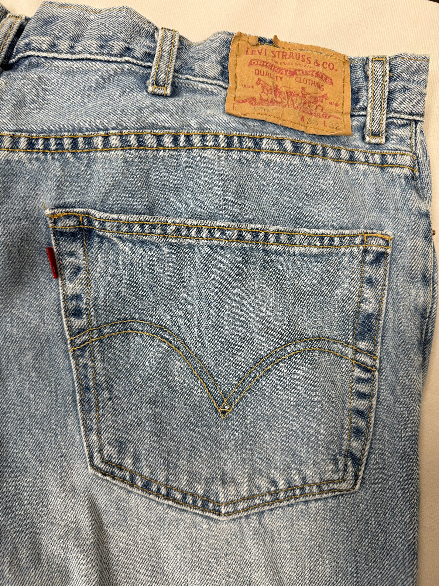 Vintage Levis 550 Denim Light Wash Relaxed Fit Red Tab(38 x 32)