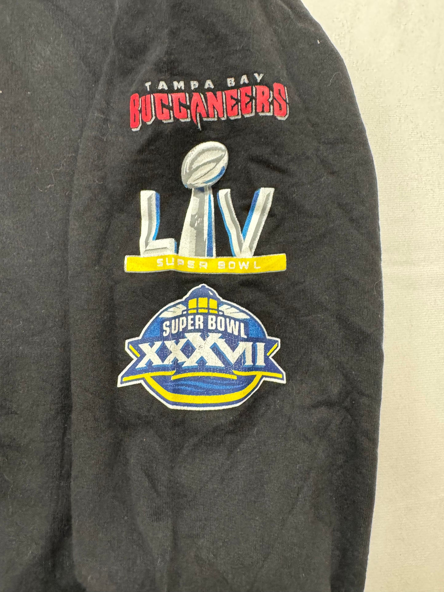 Vintage Tampa Bay Buccaneers NFL Super Bowl Team Logo Hooded Sweatshirt(Small)